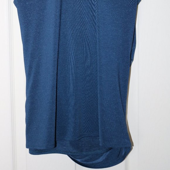 Le Chateau Sleeveless Top with Zipper Accent - Picture 4 of 6